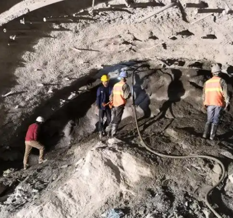 泽州拱顶带模注浆料的施工流程及注意事项